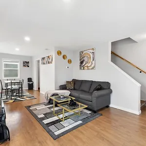 Polished 2-bedroom Close To Osu Campus Columbus