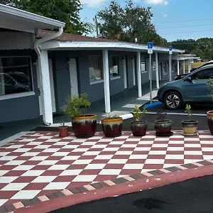 https://red-carpet-inn-daytona-beach.thedaytonabeachhotels.com